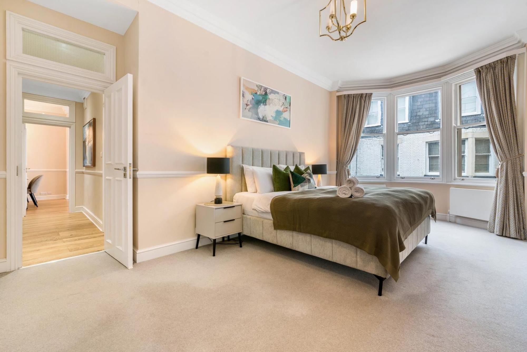 Spectacular 3 Bed In Berkeley Sq Mayfair Londres Exterior foto